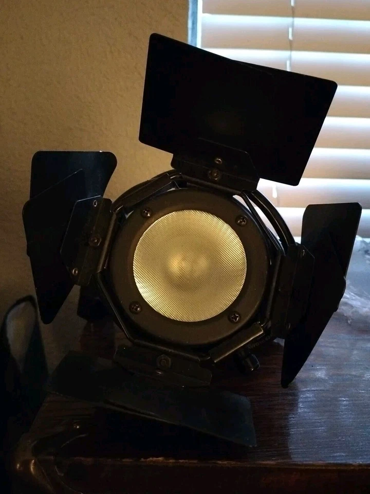 250 Watts Lowell Pro-light w/Barn Doors - Image 2 of 3