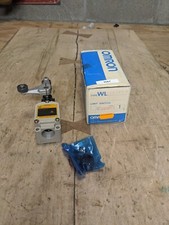 OMRON LIMIT SWITCH WL CA32-41G  NIB