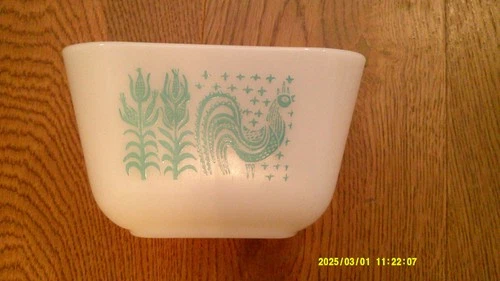PYREX VINTAGE AMISH BUTTERPRINT DISH ~ROOSTER PRINT~ 501B