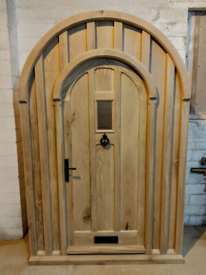Tudor Style Eiche Bogen Haustür in Eiche Bogenrahmen nach Maß