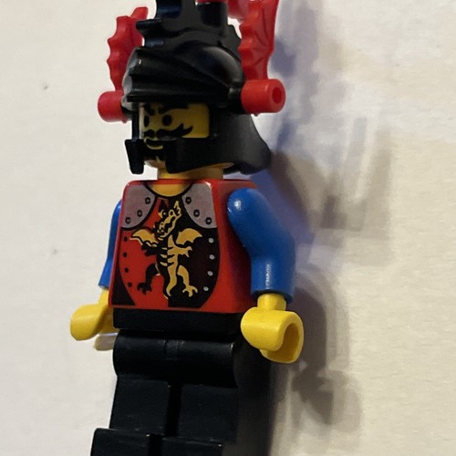 Vintage LEGO Cas017 minifigure Dragon Knight 2 Red Plumes 1906 Castle Minfig - Picture 6 of 15