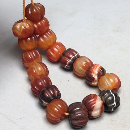 Premium natural wrapped calcified horseshoe patterned agate bracelet - Picture 6 of 9