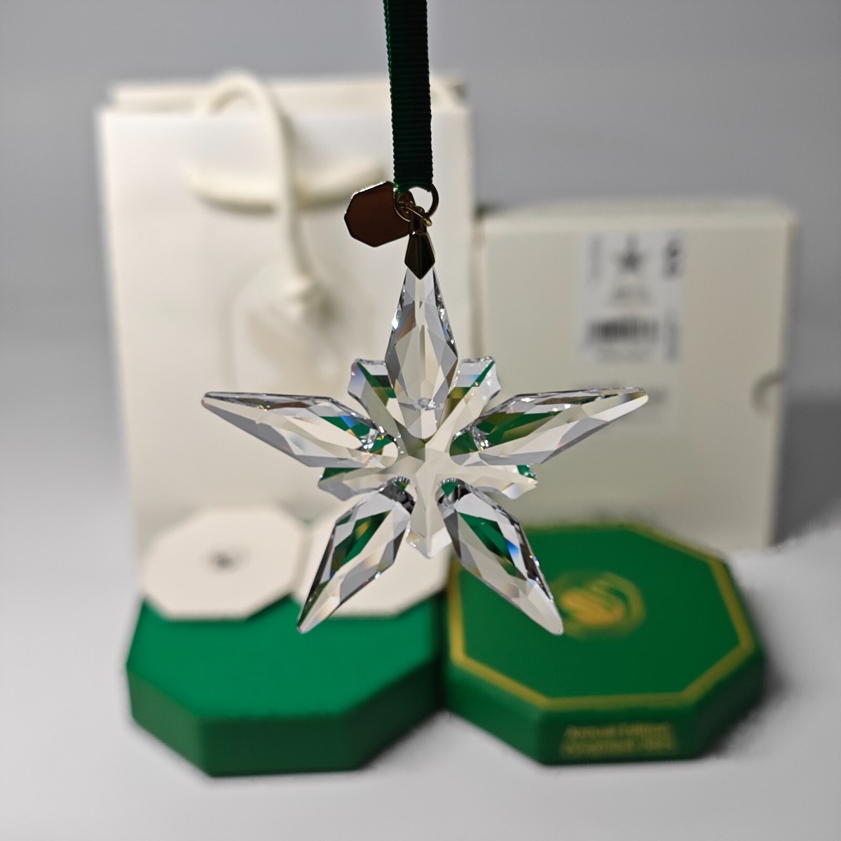 美品 未使用 SWAROVSKI クリスマス オーナメント 2013 クリスタル 楽天市場】スワロフスキー 2013年 限定品 スノーフレーク