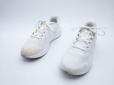 Nike Downshifter 13 Unisex Laufschuh Sportschuh weiß Gr. 40 EU Art. 29194-10