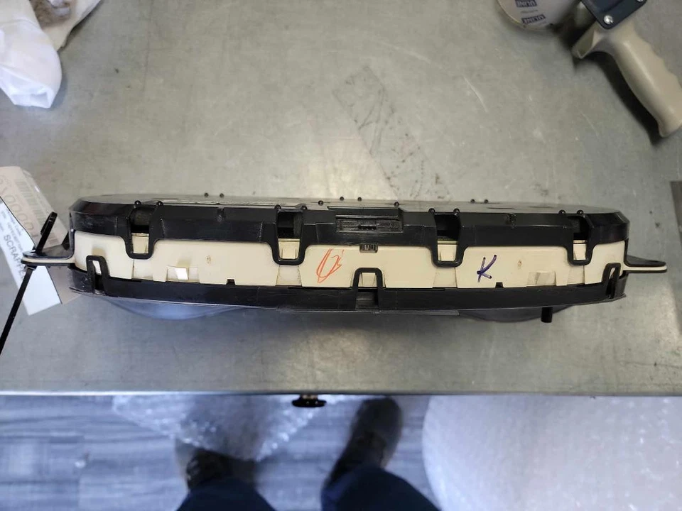 Cadillac Escalade ESV EXT 2003-2005 velocímetro instrumento medidor de racimo de EE. UU. FABRICANTE DE EQUIPOS ORIGINALES Foto 3 de 3