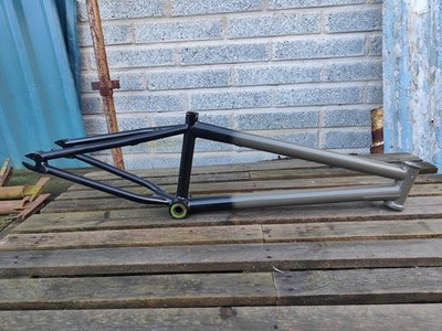 Mirraco Bronson 20,75  | 100% 4130 Cromo BMX Rahmen - Schwarz / Grau | Hyper Fit