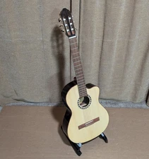 Lucero LFN200SCE Spruce/Rosewood Thinline Ac-Electric Classical Guitar -See Note