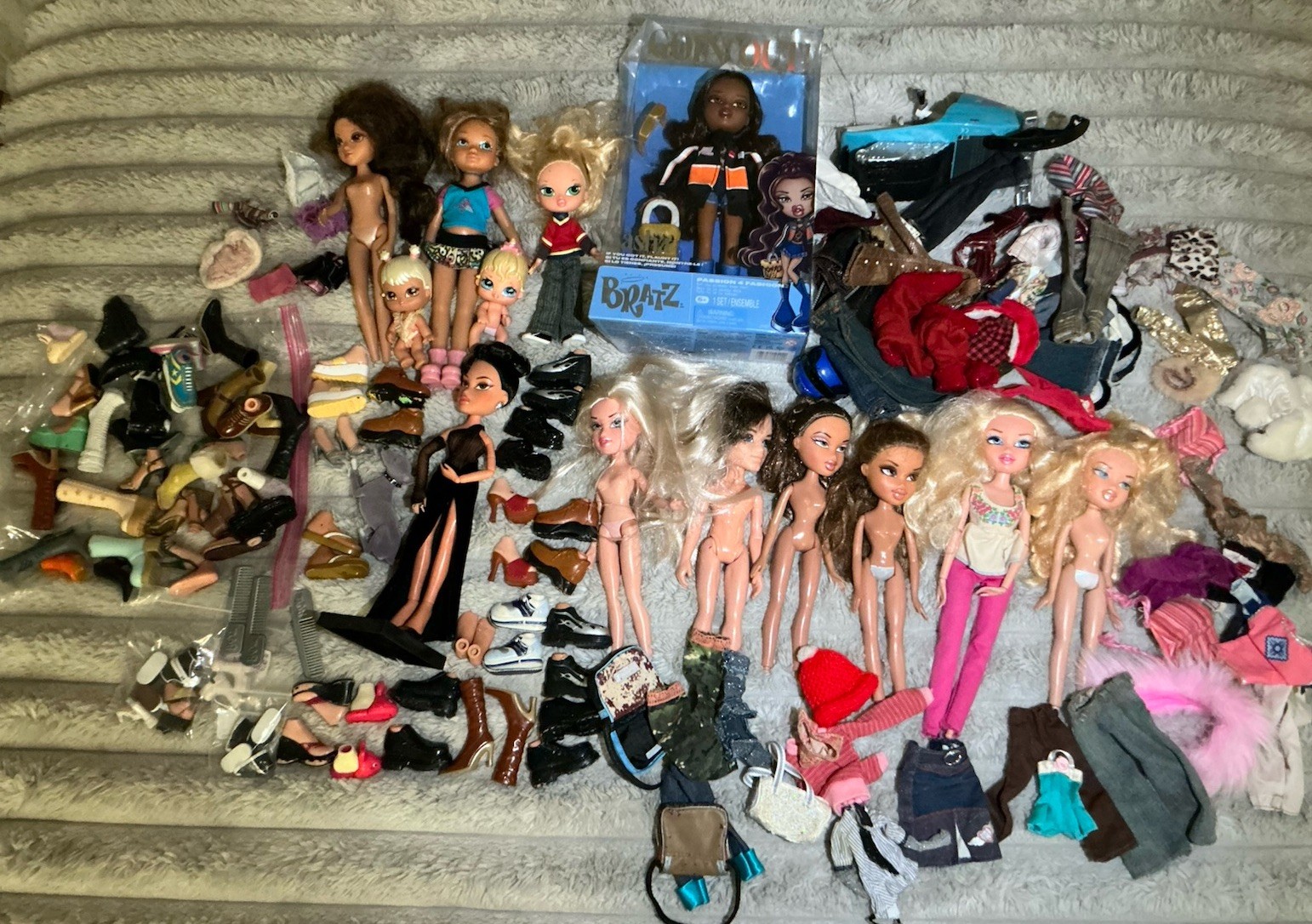 Lot Of 13 Bratz Dolls, Clothes, Shoes And Accessories. NIB S