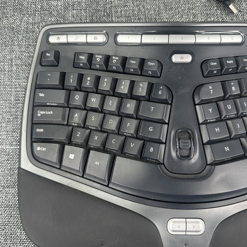 Microsoft Natural Ergonomic Keyboard 4000 Wired USB PC Split Key Comfort Black - 第 5/9 張圖片