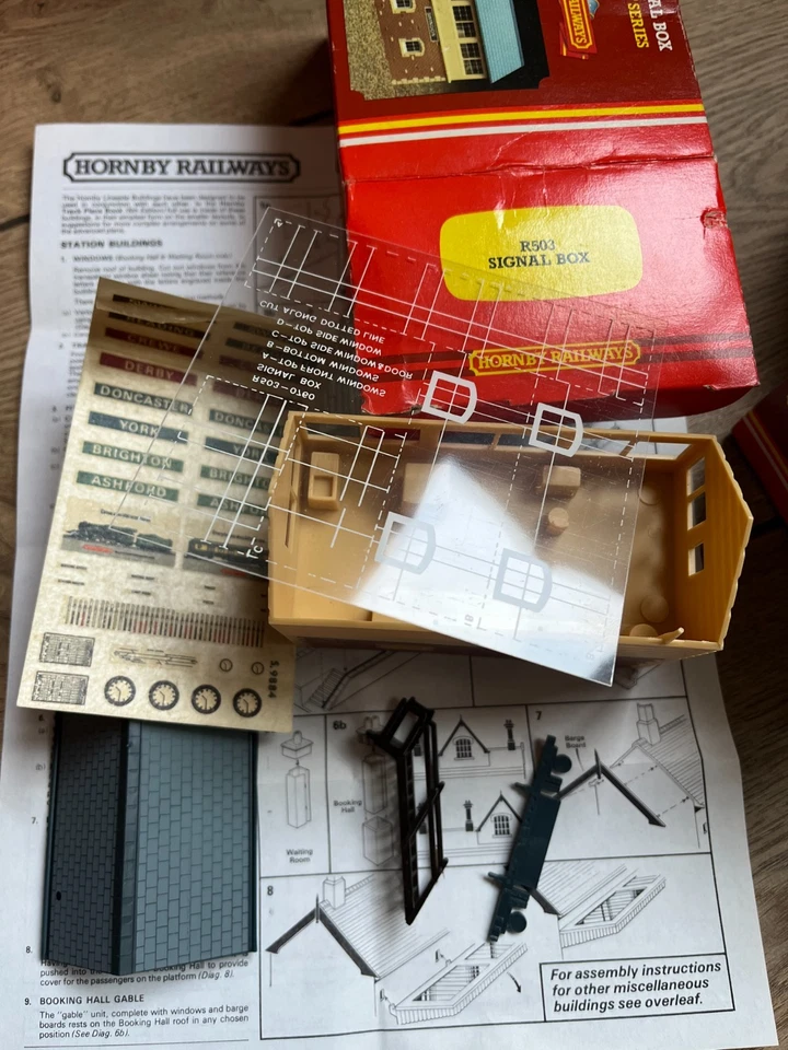 Hornby OO Vintage Lot 18pcs – R364 Oval A Track – 6 Wagons – Buildings – Faller - Image 4 of 4