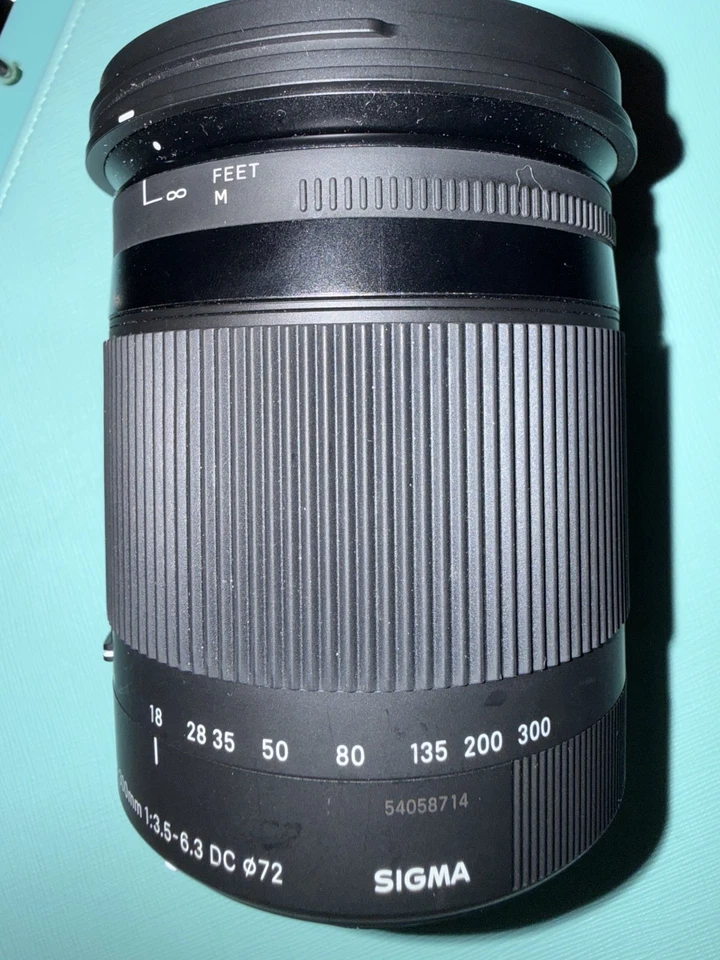 Sigma 18-300mm 1:3.5-6.3 DC Lens - Image 4 of 4
