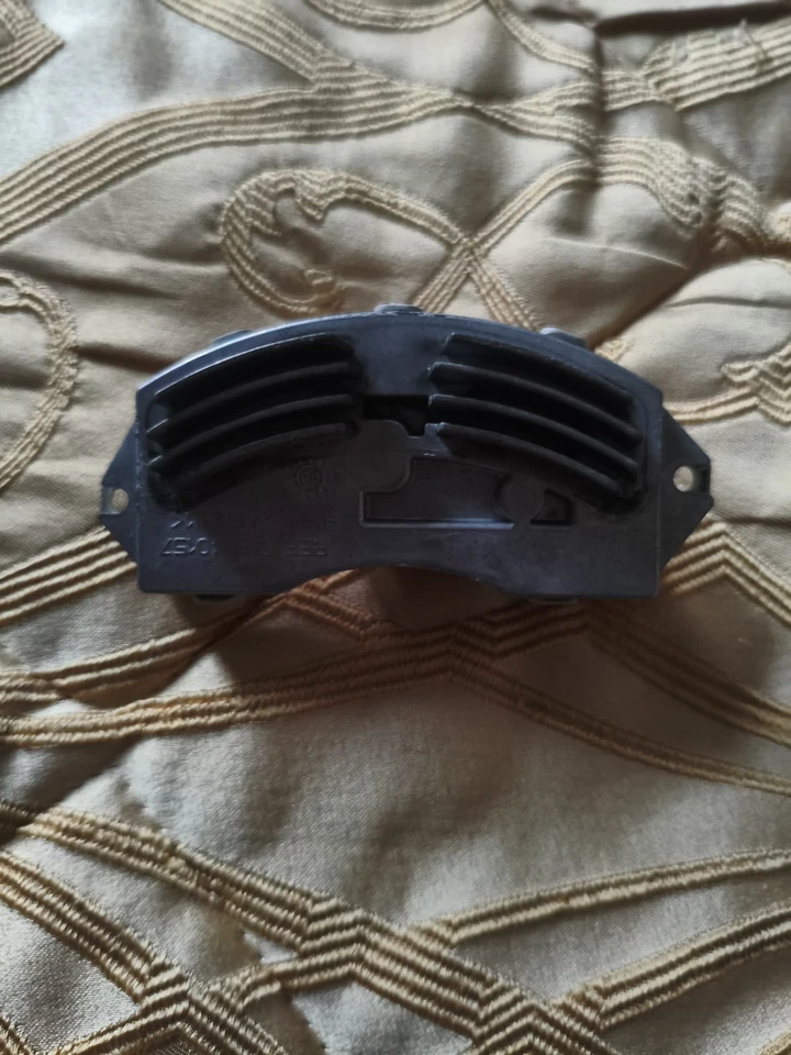 Resistenza motorino ventilazione abitacolo  BMW Serie 1 (E87) 120d M47 204D4 - Immagine 3 di 4