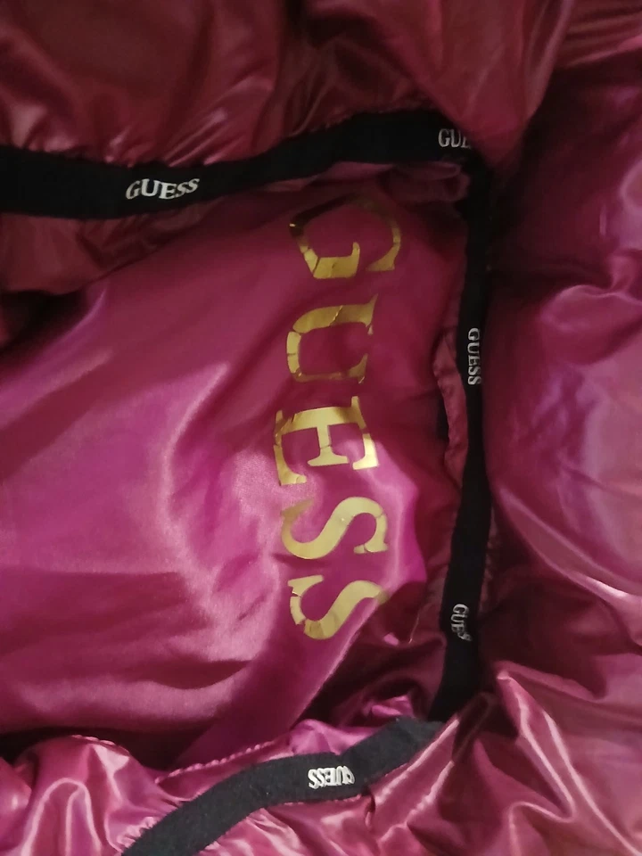 Abrigo GUESS para mujer con cinturón Softshell granate grande Foto 2 de 4