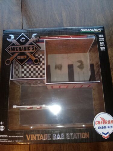 2017 GreenLight Collectibles Limited Edition Chevron Gasoline Diorama new - Picture 2 of 2