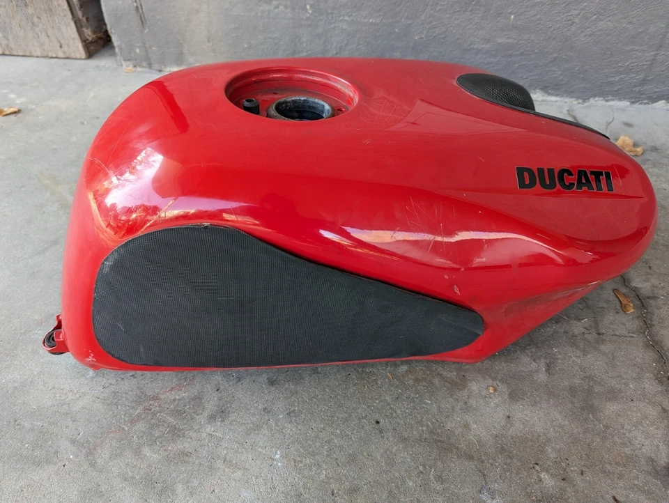 99-03 Ducati 996 s RED GAS TANK FUEL CELL PETROL RESERVOIR 748 916 998 #9011 - Image 3 of 4