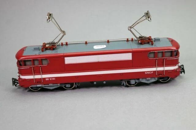 Locomotives rouges pour modélisme ferroviaire à l'échelle HO