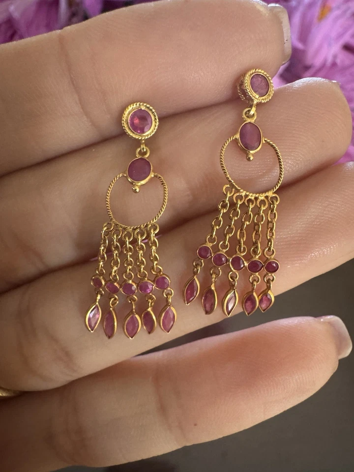 Preciosos Pendientes Araña Rubí Oro Amarillo 18K - Elegante Diseño Colgante Foto 2 de 4