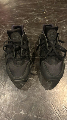 Nike Air Huarache Men s Black Low Top Lace-Up Athletic Sneaker Activewear