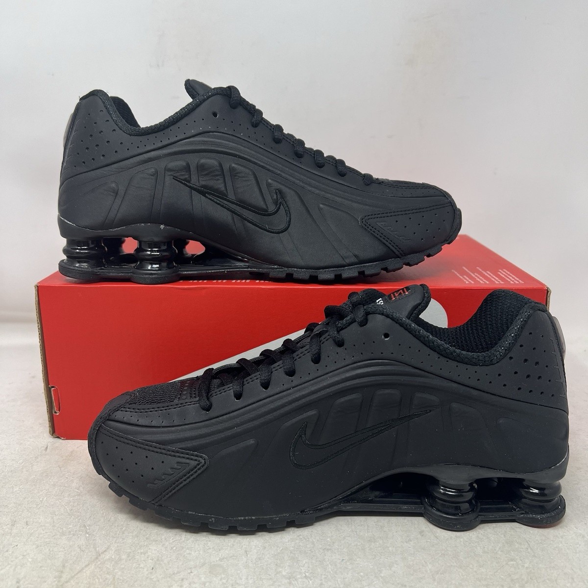 Nike Shox R4 Black Black Black Max Orange Womens 8 No Lid AR3565