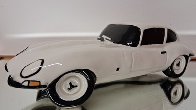 C.V.W Designs Vintage Keramik Jaguar E-Type FHC neuwertig signiert 31cm lang