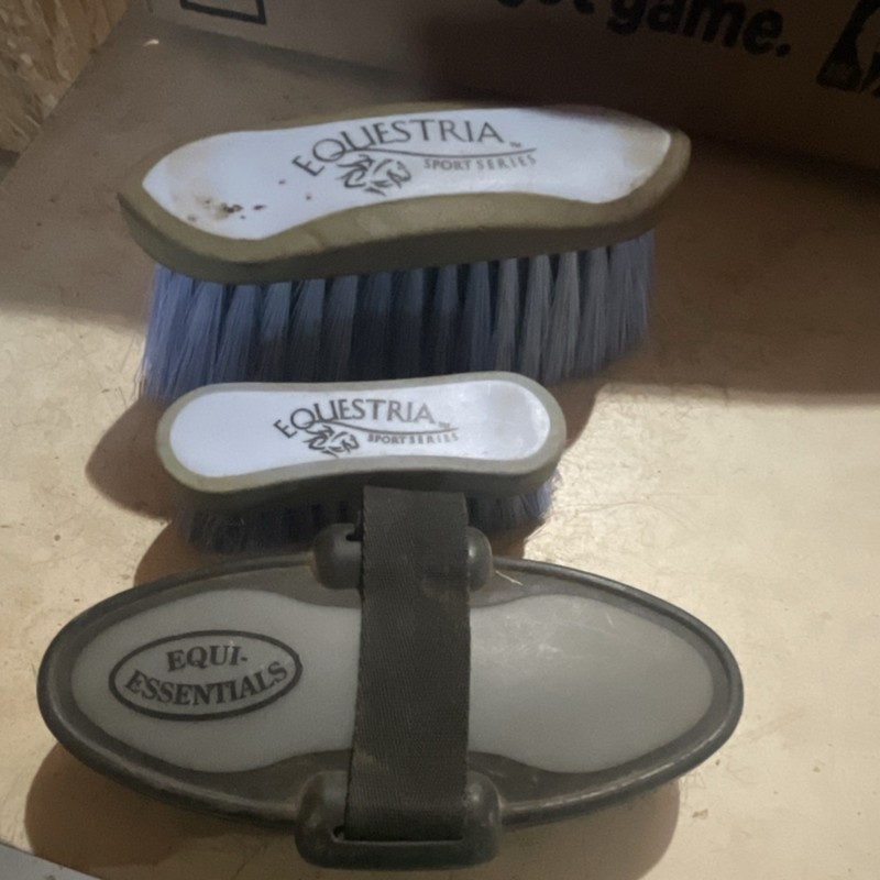 Equestria & Equi-Essentials Horse Grooming Body Brushes Set