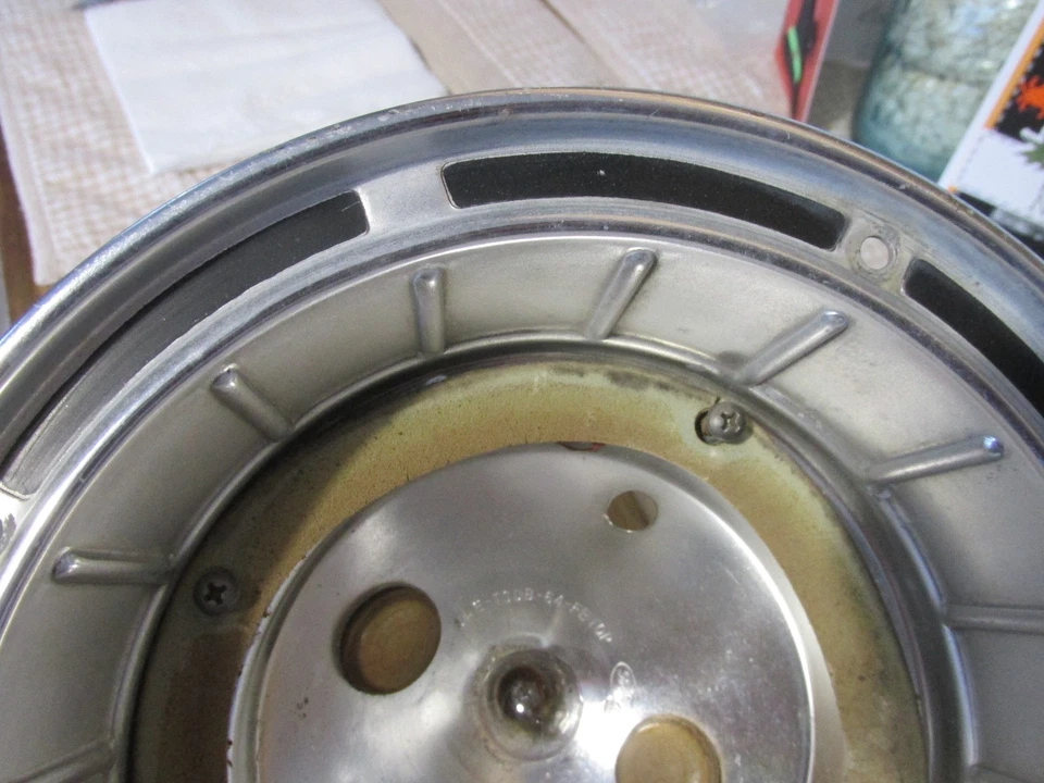 ОРИГИНАЛЬНЫЙ КОВШОВЫЙ КОРПУС ЗАДНЕГО ФОНАРЯ С ВИНТАМИ И ПРОКЛАДКОЙ ДЛЯ 1964 FORD FAIRLANE - Изображение 4 из 4