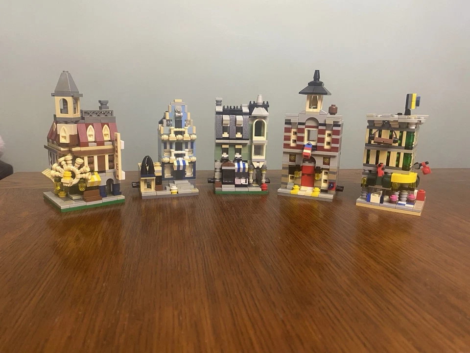 LEGO Modular Buildings 10230 Mini Modulars, photo 4 of 5