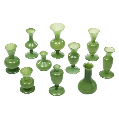 1 Set of 10 Mini Vases for Flowers - Ten Piece Small Glass Bud Vases - Green New - Picture 9 of 14