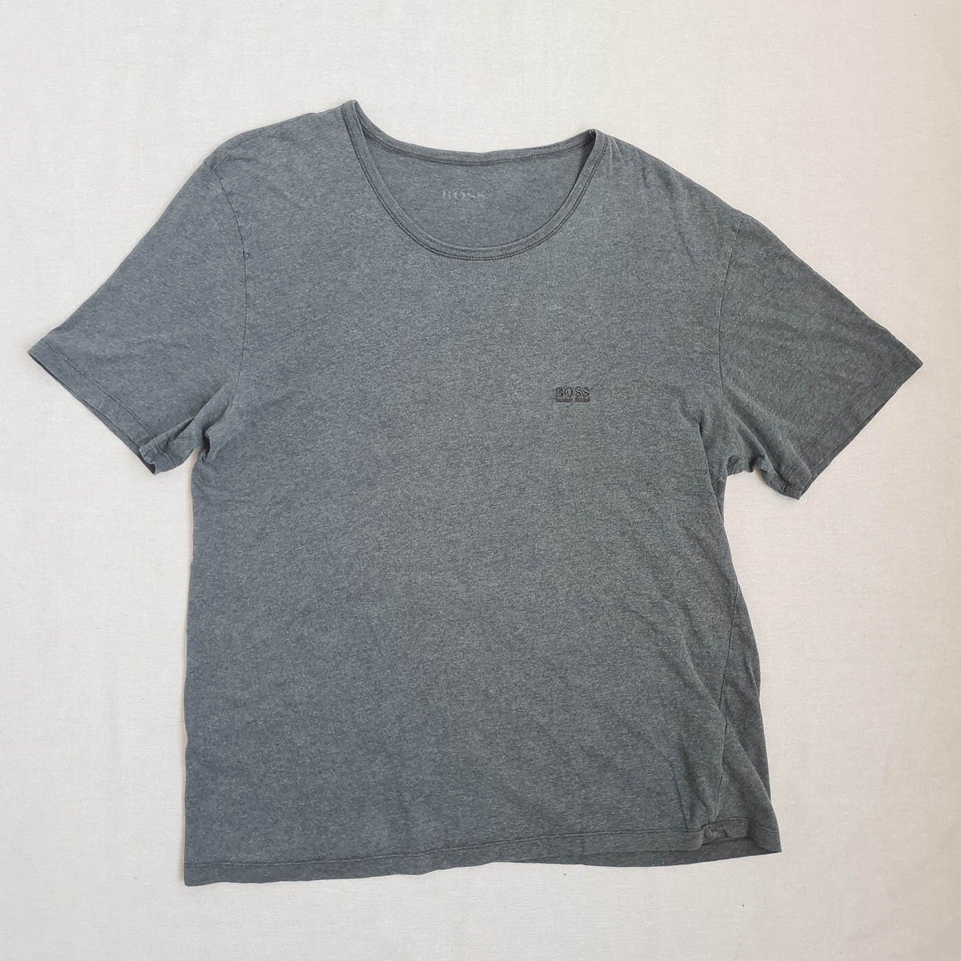 Hugo Boss Herren T-Shirt Gr. XL Rundhals gesticktes Logo Kurzarm grau Hugo Boss Herren T-Shirt Gr. XL Rundhals gesticktes Logo Kurzarm grau