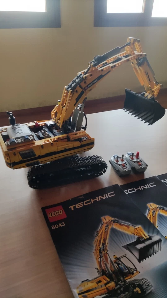 LEGO Technic 8043 Motorized Excavator, foto 2 di 5