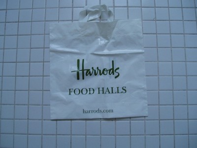 Plastiktüte Harrods Food Halls - weiß mit grüner Schrift