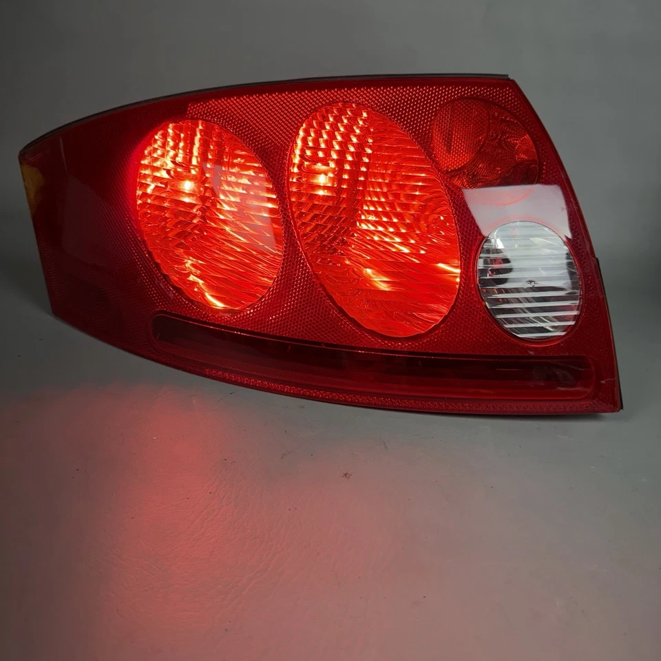 Luz trasera izquierda conductor Audi TT Roadster Quattro 2000-2006 OEM PROBADO Foto 3 de 4