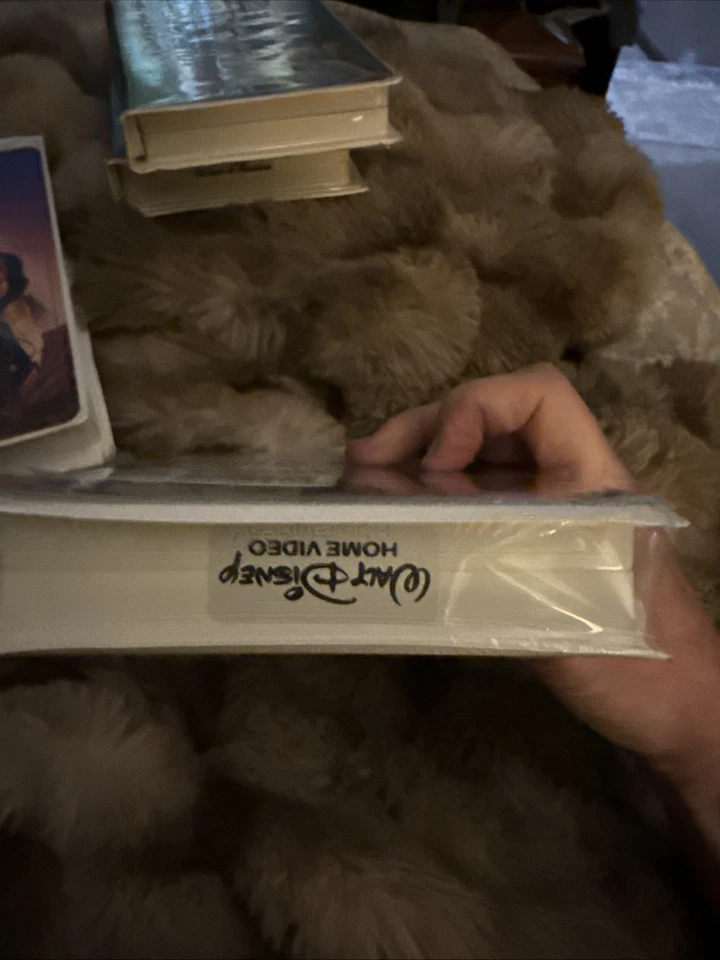 The Black Cauldron Walt Disney Masterpiece Collection Clamshell VHS Sealed - Image 2 of 4