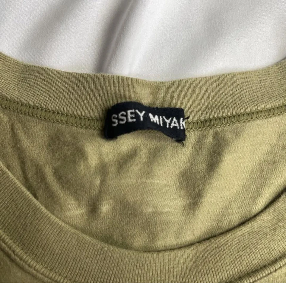 二手 ISSEY MIYAKE PLAIN T 恤,KHAKI/OLIVE,尺寸良好 — 第 4/4 张图片