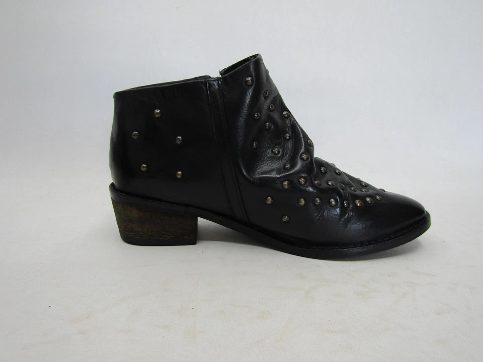 Botines de moda Ecote para mujer talla 6 M de cuero negro con cremallera tachuelas al tobillo Foto 4 de 4
