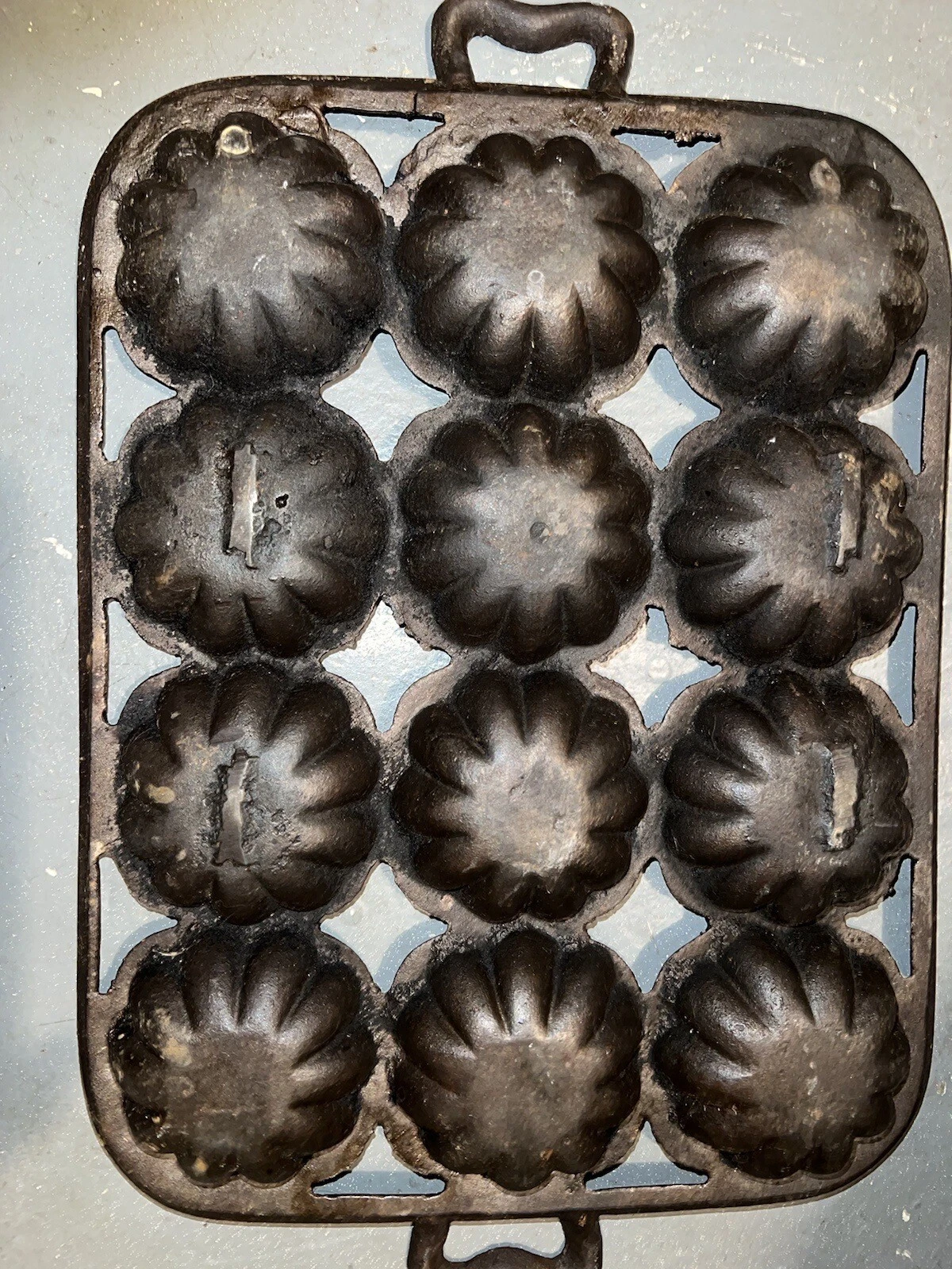 Antique Vintage Gate Marked Cast Iron Head Muffin Pan 12 Cup Unmarked