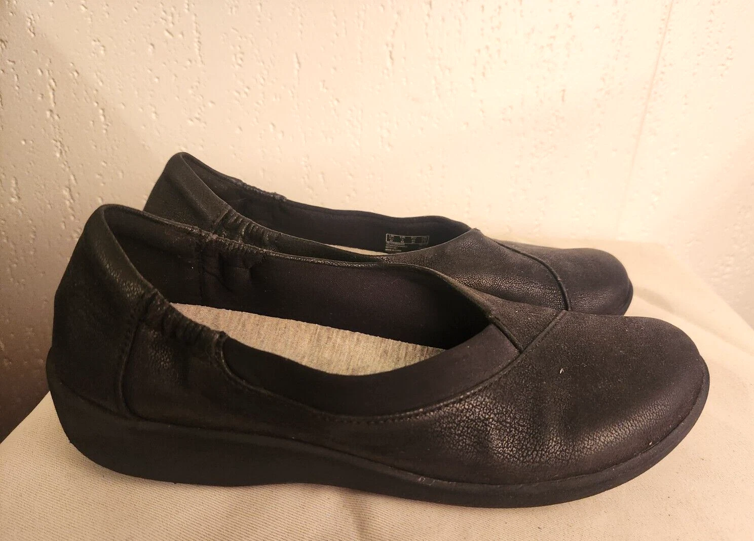 Mocassini bassi Clarks Cloudsteppers morbidi ammortizzati da donna taglia 9 M neri #23