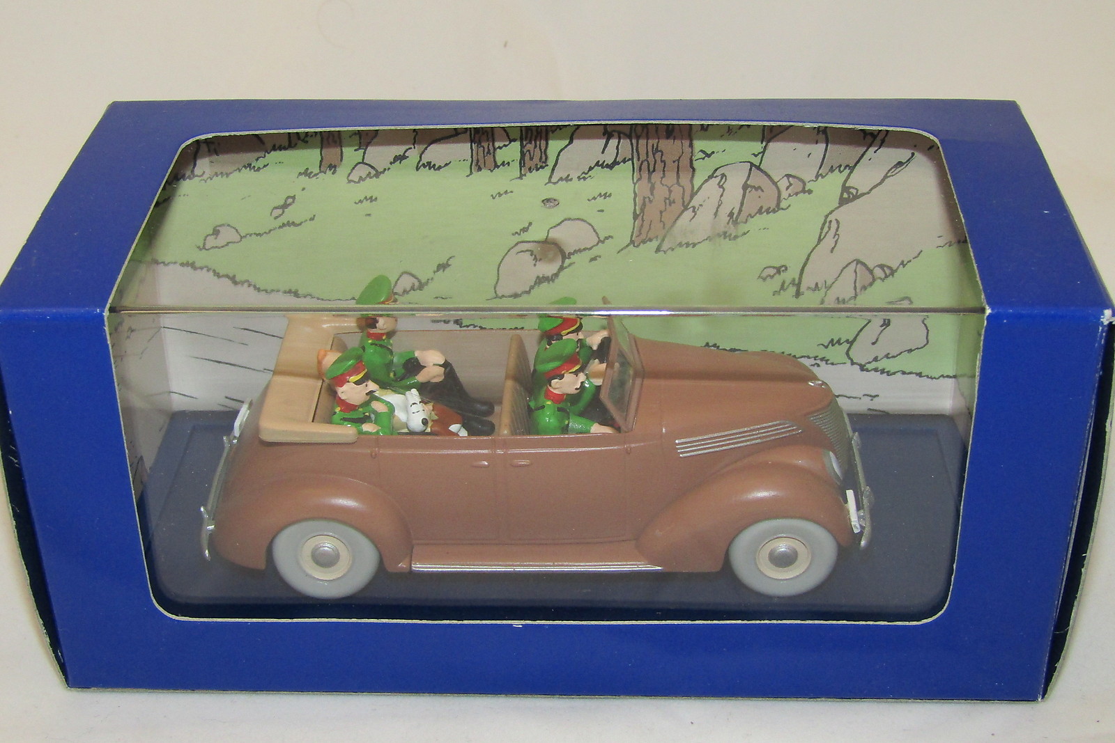 Voiture Tintin Ford V8 décapotable nostalgie Le Sceptre d'Ottokar N°34