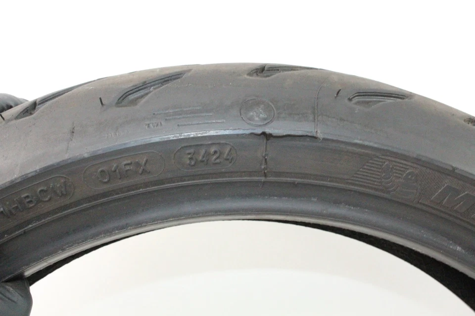 Комплект передних задних шин 12–16 Suzuki GSXR 1000 Michelin 120/70ZR17 190/50ZR17 - Изображение 3 из 4