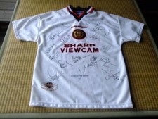 Manchester United 1996-97 Team Signed Kids Jersey 19 Signatures