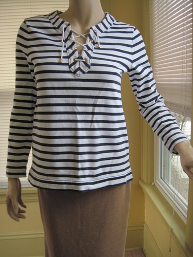 Maglia Kate Spade stringata manica 3/4 blu navy bianca a righe nautica taglia M usata in ottime condizioni - Foto 5 di 5