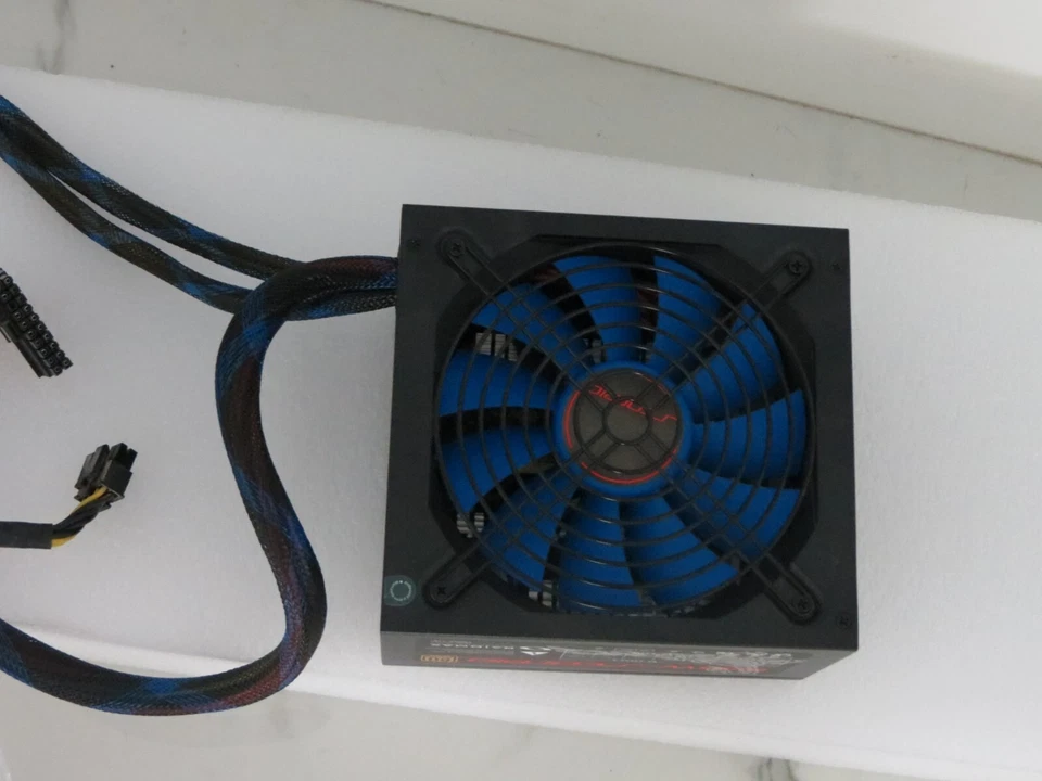 Original RAIDMAX Scorpio Series 635 Watts 80 Plus Bronze ATX Power Supply - Image 3 of 4