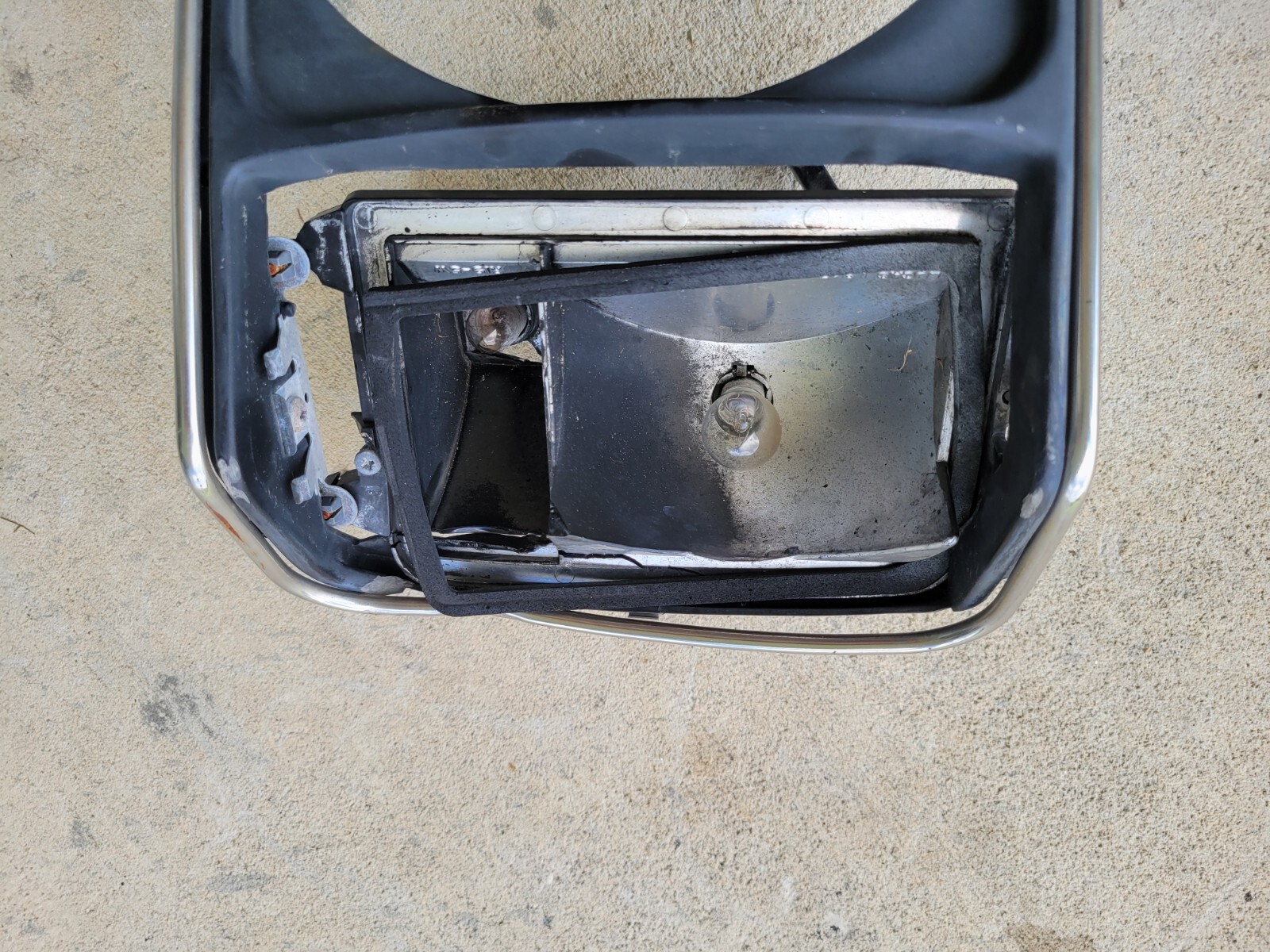 OEM HEADLIGHT TRIM SURROUND PART WITH CHROME TRIM Left , BENTLEY TURBO R