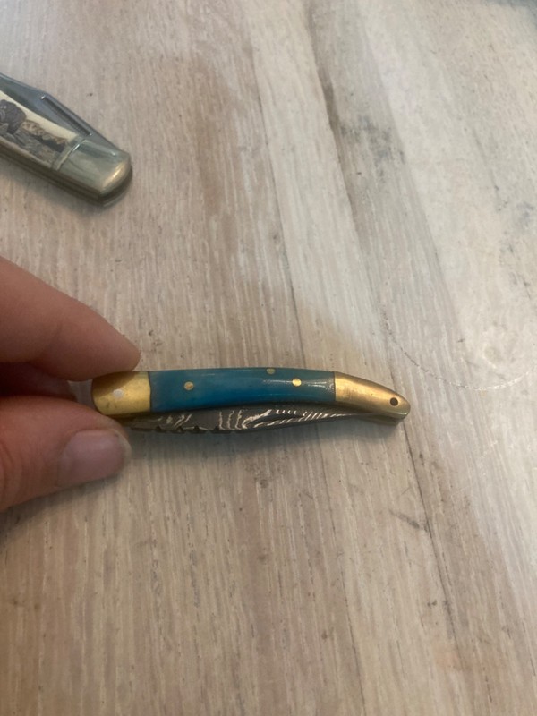 pocket knife Damascus steel blade