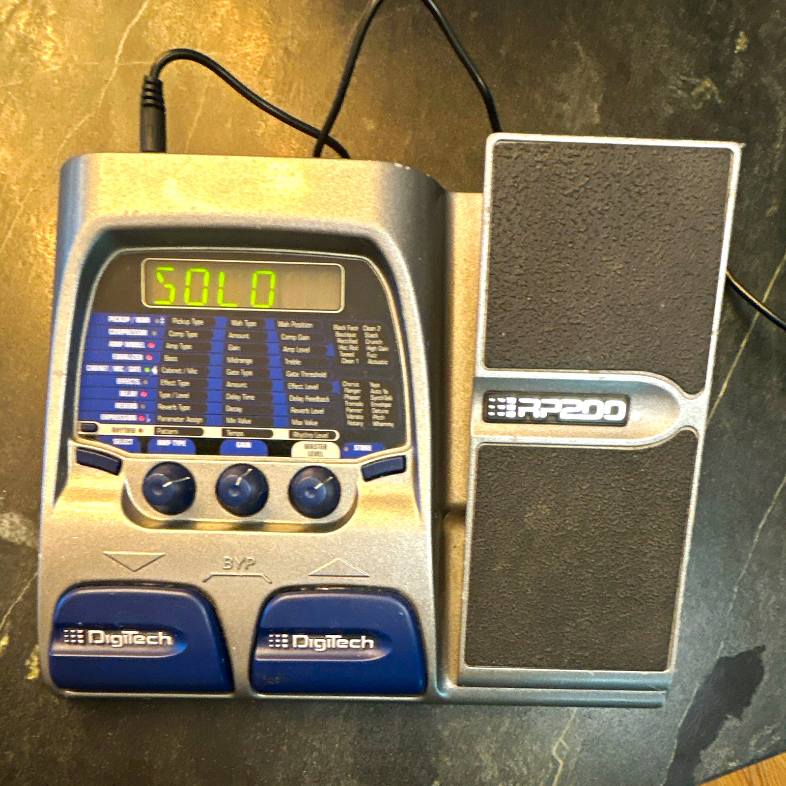 DigiTech RP200 Digital Multi-Effects Processor  for guitar includes ac plugin.