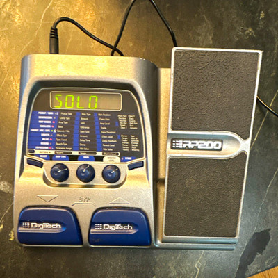 DigiTech RP200 Digital Multi-Effects Processor  for guitar includes ac plugin.
