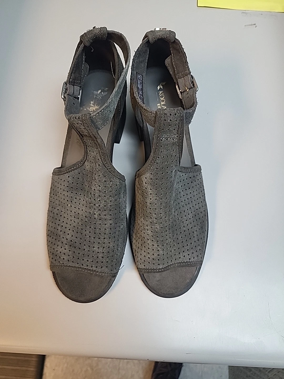 Scarpe sandali Koolaburra UGG Ashlyn grigio scamosciato cinturino Mary Jane casual taglia 10