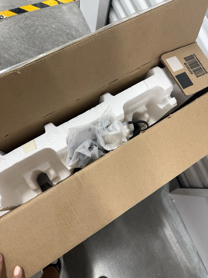 Samsung Q60D 43" QLED Smart TV 4K QN43Q60DAFXZA ✅❤️️✅❤️ NEW! OPEN BOX! - Image 3 of 4