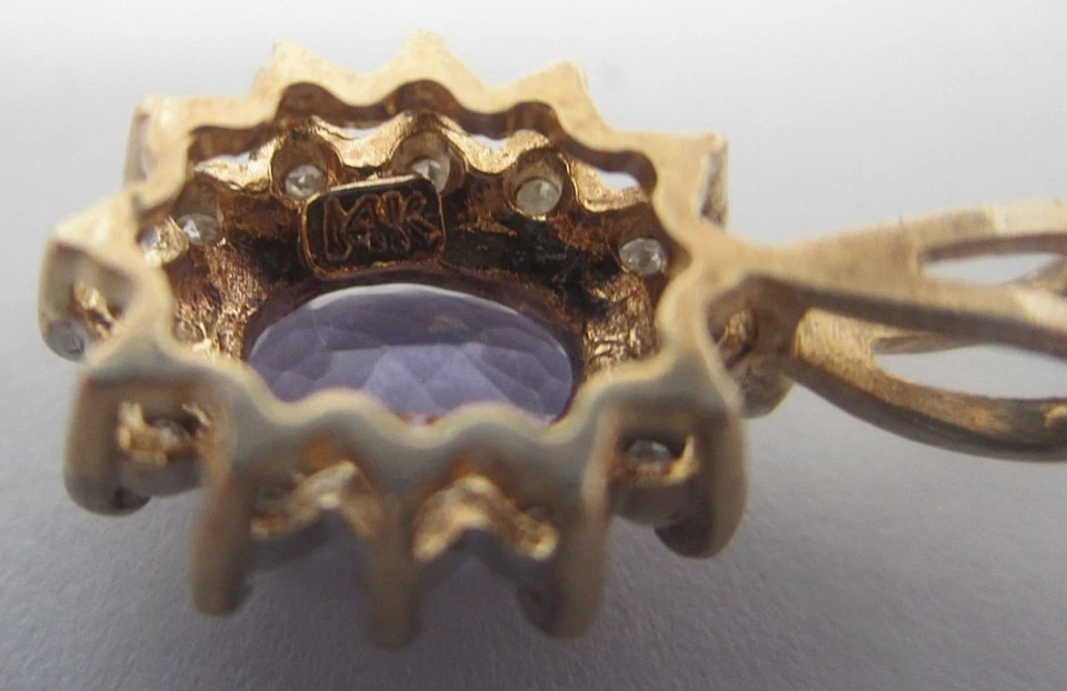 Colgante vintage de oro amarillo de 14k tanzanita y diamantes naturales de 0,6 pulgadas Foto 2 de 4