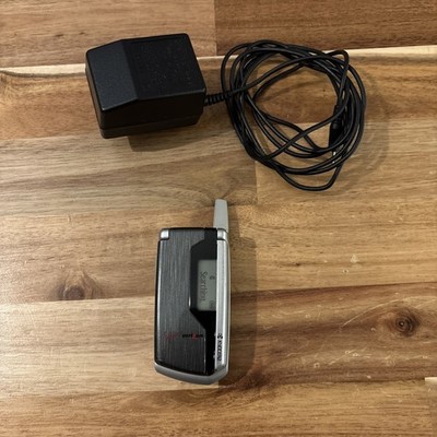 Kyocera SoHo KX1 / KX1v - Silver ( Verizon ) Flip Phone - Powers On w/Charger